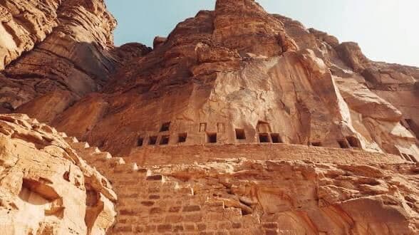 باقة في العلا لمدة ليلتان مع جولة في دادان وعكمة 