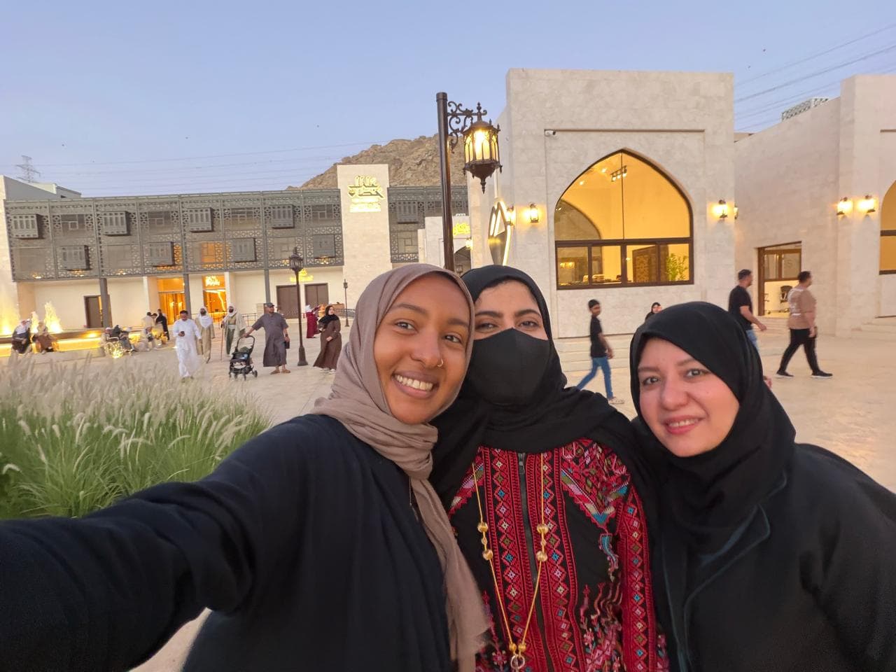 أشواق السروجي gallery image 2