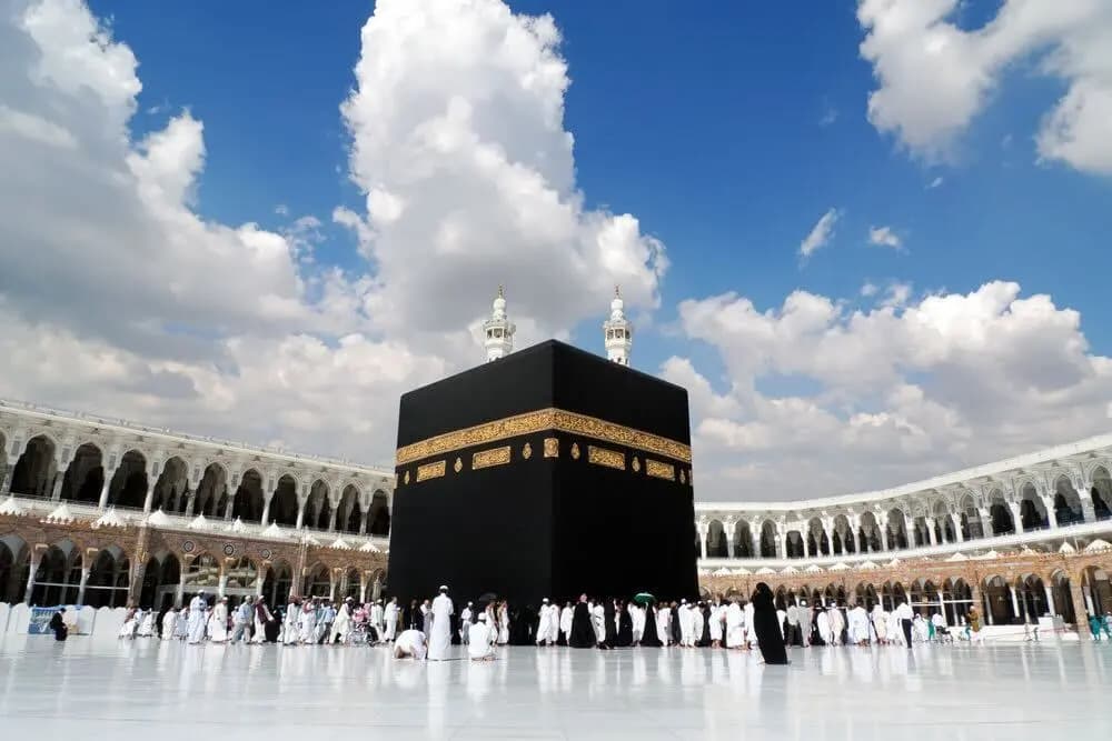 من مكة إلى الرياض – 4 ليالٍ بين روحانية مكة ومغامرات القدية