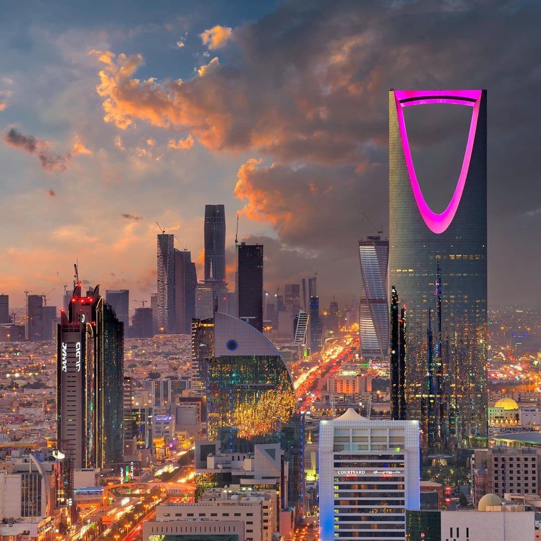 فئة عائلية – 4 أشخاص (2 بالغين + طفلين )